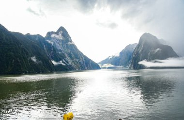 Yağmurdan sonra, Dinamik gökyüzü, Milford Ses Yeni Zelanda