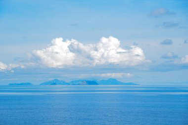 Denize ve Fiji Adası 'na bakın, Güney Pasifik' te bir ülke, dramatik gökyüzü ve bulutlar