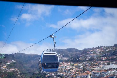 Denize giden teleferik, Portekiz 'in Madeira Adası' ndaki Funchal şehrinde.