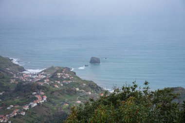 Madeira Adası, Portekiz. Tepeden bak.