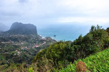 Madeira Adası, Portekiz. Tepeden bak.