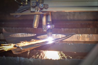 Lazer metal, cnc makinesini kesti. Makedonya 'nın Kocani kenti yakınlarındaki sanayi atölyesinde yangın çıktı