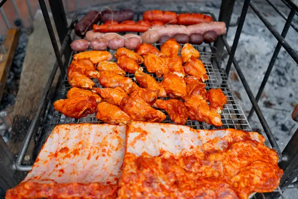 Izgarada et ve sosisli ızgara..