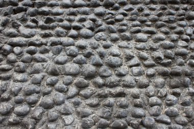 Duvara yerleştirilmiş bir taş yığını arka plan ve doku olarak kullanılmak için uygundur. Bu duvarı oluşturan taş yapı uzun zamandır çok güzel ve güçlü..