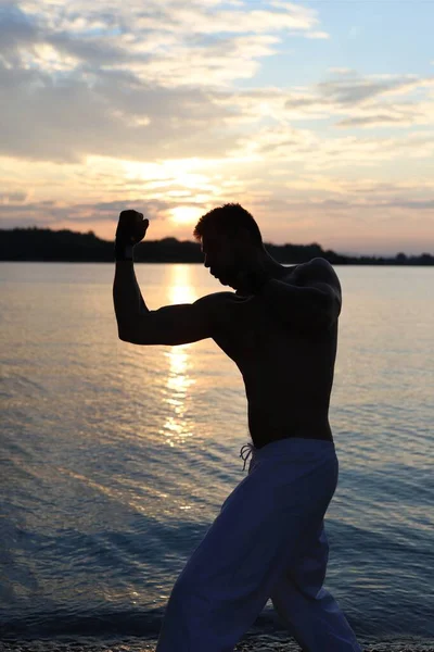 Silhouette Man Practicing Martial Arts Sea — Stock Photo, Image