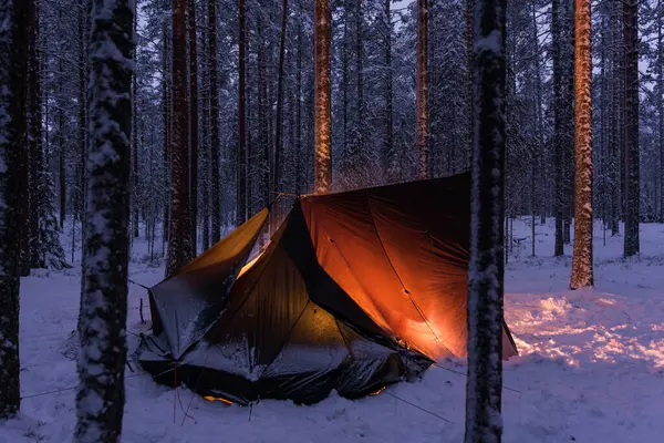 Traditional Shelter Snowy Forest Eastern Finland Warm Light Campfire — Stock Photo, Image