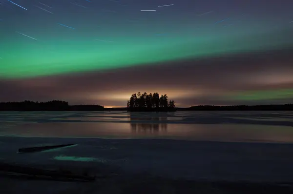 Island Middle Frozen Lake Sky Colored Green Aurora Borealis Light — Stock Photo, Image