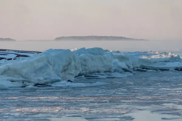 Costa Mar Congelada Com Nevoeiro Gelado Blocos Gelo Junto Mar — Fotografia de Stock