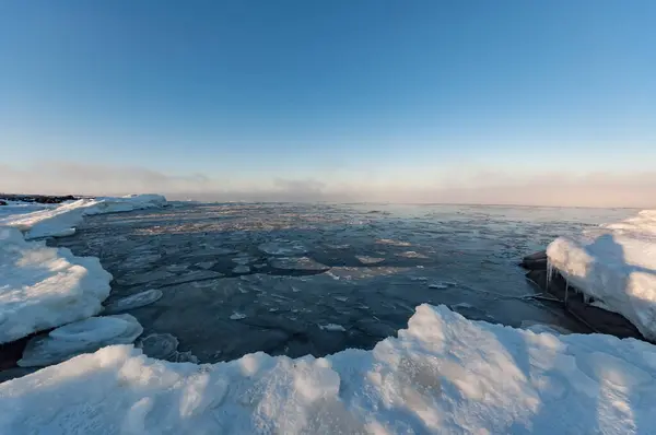 Холодное Балтийское Море Льдом Плавающим Среди Ледяного Тумана Пори Финляндия — стоковое фото
