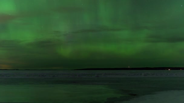芬兰坦佩雷 北极光在湖面冰上的时间流逝 — 图库视频影像
