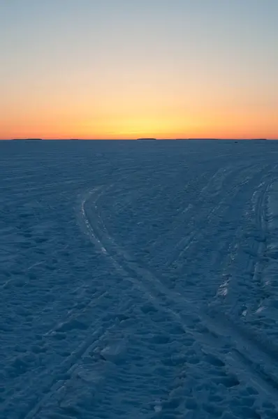 Pistas Esqui Congeladas Mar Gelo Com Pôr Sol Colorir Céu — Fotografia de Stock