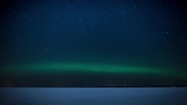 Lapso Tempo Aurora Boreal Está Arqueando Sobre Lago Congelado Nsijrvi — Vídeo de Stock