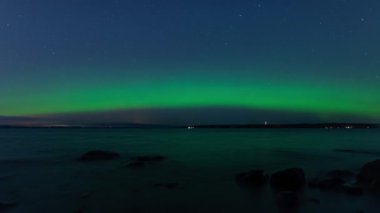 Nasijarvi Gölü, Tampere, Finlandiya üzerindeki Aurora Borealis zamanı