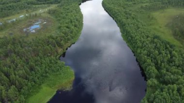 Laponya, Finlandiya 'da dolambaçlı bir nehirden sonra