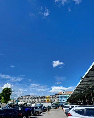 Tayland'ın mavi gökyüzünde