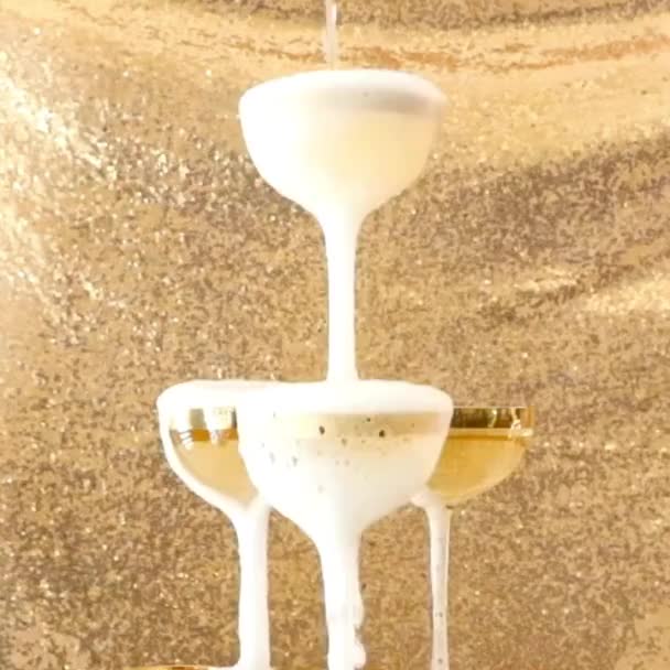 Выливать Шампанское Башню Высококачественные Кадры — стоковое видео