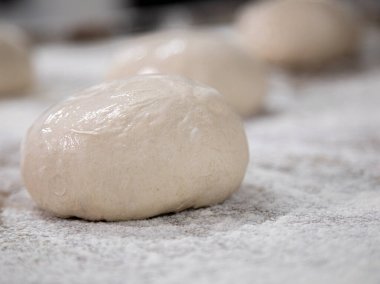 ekmek hamuru hazırlanıyor