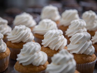 Kek üretimi fırının içinde.