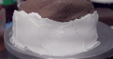 Kek üretimi fırının içinde.