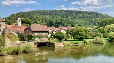 Fransa 'da resim gibi küçük bir kasaba