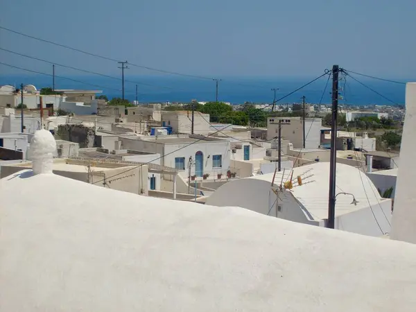 Santorini adasındaki pitoresk köy. 