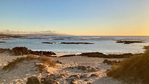 Fuerteventura 'da sakin denizle gün batımı