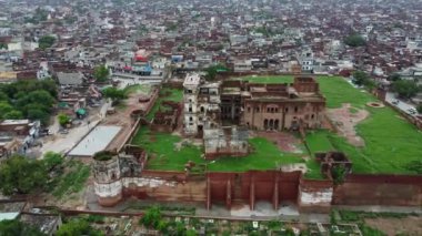 9 Temmuz 2023 'te Şeyhupura Pakistan' daki eski nüfusun ve tarihi binaların hava görüntüsü. 