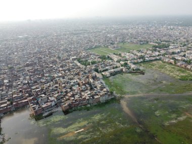 22 Eylül 2023 'te Pakistan' ın orta kesimindeki yerleşim alanının hava görüntüsü.