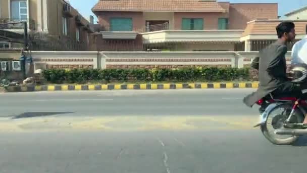 Вид Служебную Дорогу Автобуса Движущегося Главной Дороге Крупном Городе Лахор — стоковое видео