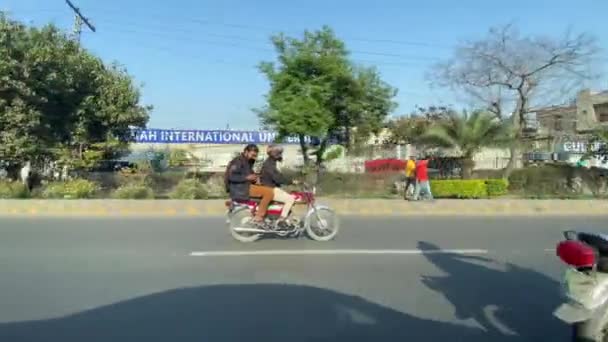 Külső Kilátás Ferozepur Közúti Forgalom Üzletek Utazás Közben Autóval Lahore — Stock videók