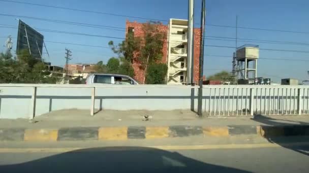 Utanför Utsikt Över Ferozepur Road Trafik Och Butiker Resan Bil — Stockvideo