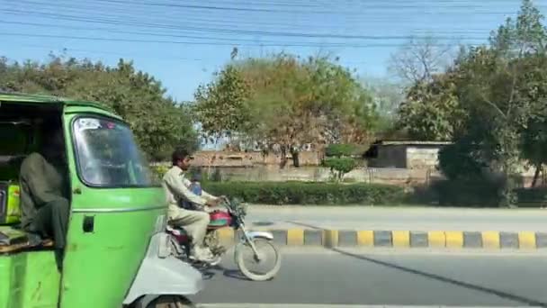 Vista Stradale Traffico Cittadino Lahore Pakistan Marzo 2024 — Video Stock