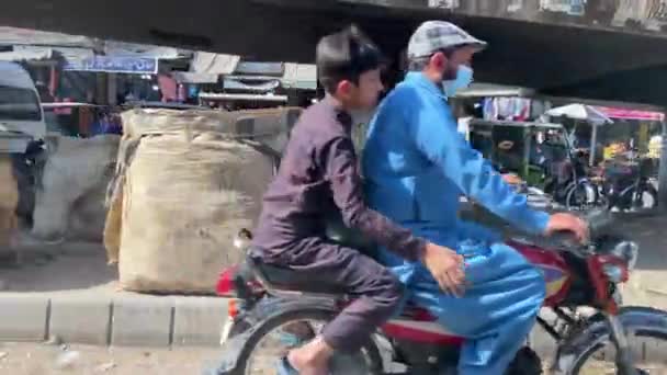 Mart 2024 Lahor Pakistan Bir Şehir Trafiğinin Yol Manzarası — Stok video