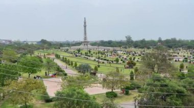 14 Nisan 2024 'te Lahor Pakistan kamu parkının yüksek açılı görüntüsü