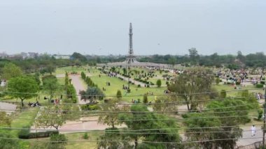 14 Nisan 2024 'te Lahor Pakistan kamu parkının yüksek açılı görüntüsü