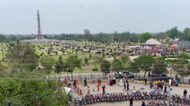 14 Nisan 2024 'te Lahor Pakistan kamu parkının yüksek açılı görüntüsü