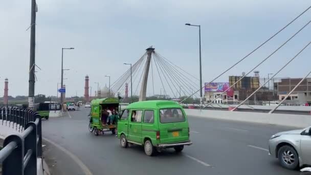 Transport Och Stadstrafik Storstaden Lahore Pakistan Den April 2024 — Stockvideo