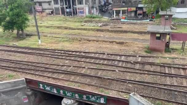 Järnvägståget Fullt Passagerare Rör Sig Gamla Spår Lahore Pakistan Den — Stockvideo