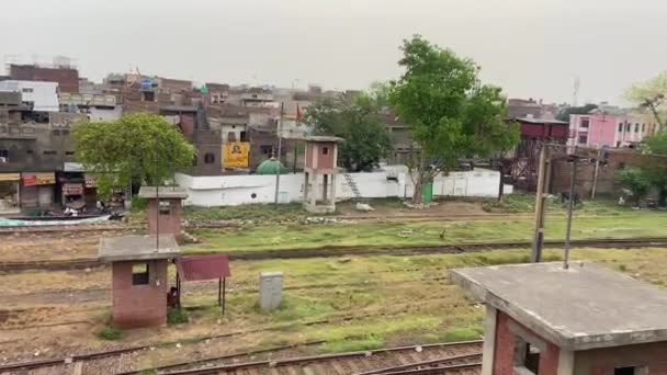 Железнодорожный Поезд Полный Пассажиров Движется Старому Пути Лахоре Пакистан Апреля — стоковое видео
