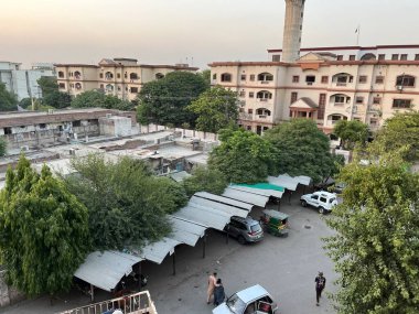 31 Mayıs 2024 'te Lahor, Pakistan' daki hastane binalarının yüksek açılı görüntüsü.