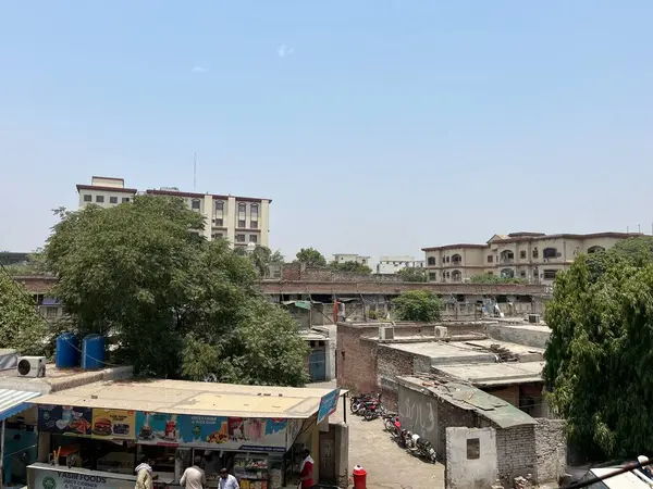 31 Mayıs 2024 'te Lahor, Pakistan' daki hastane binalarının yüksek açılı görüntüsü.