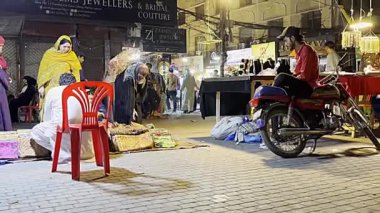 Barselona şehrinin gece manzarası