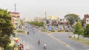 Şehirdeki yol manzarası