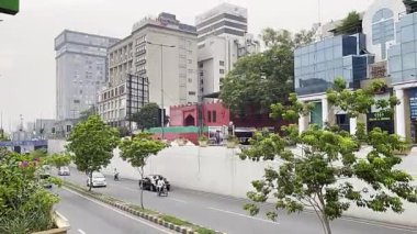 Şehrin modern binası