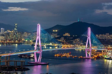 Kore 'deki Busan Limanı' nda gece görüşü