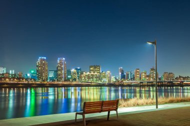 Seul 'deki Han Nehri' nin gece manzarası.