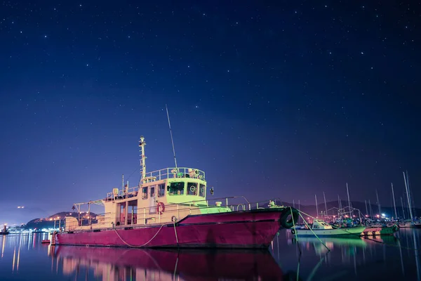 Kore 'deki Tongyeong Kanalı' nın Nightscape 'i