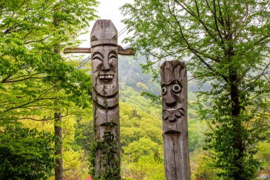 Jangseung, Kore geleneksel totem direği köyün girişinde..