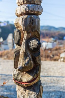 Jangseung, Kore geleneksel totem direği köyün girişinde..