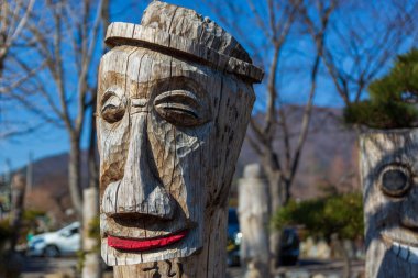 Jangseung, Kore geleneksel totem direği köyün girişinde..